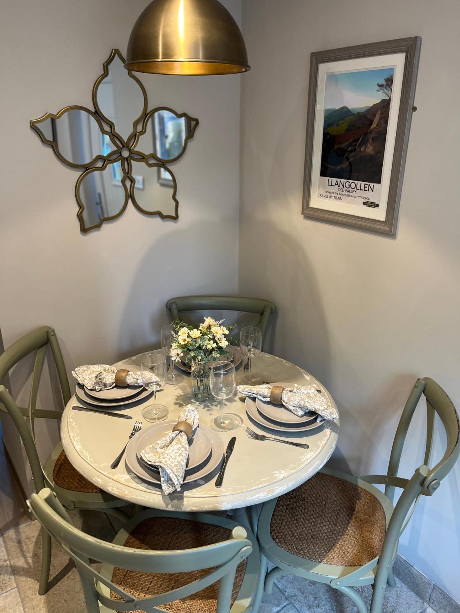 Posh Little Cottage Llangollen Bagian luar foto