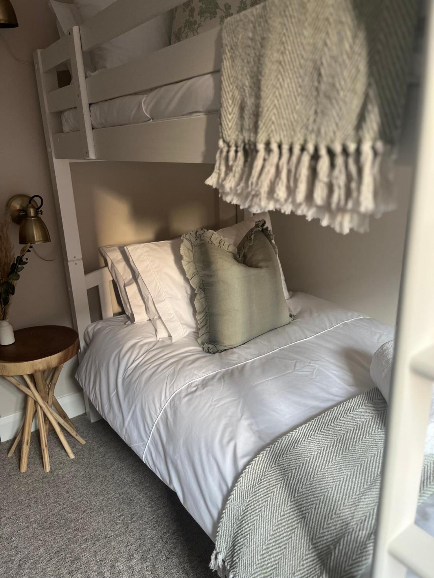 Posh Little Cottage Llangollen Bagian luar foto